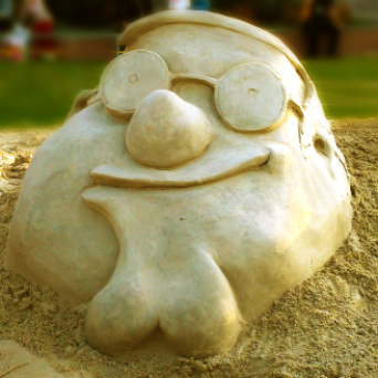 Sand sculpture of Peter Griffin.